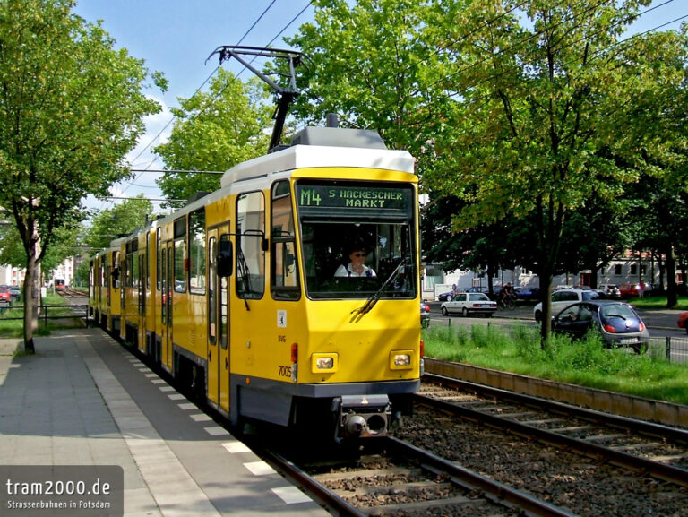 Après la réunification de Berlin, le tram a continué à circuler sous l'égide du Berliner Verkehrsbetriebe (BVG) jusqu'en 2013.