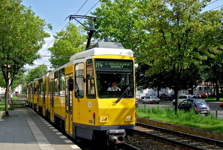 Na de hereniging van Berlijn bleef de tram rijden voor de eengemaakte Berliner Verkehrsbetriebe (BVG) tot 2013
