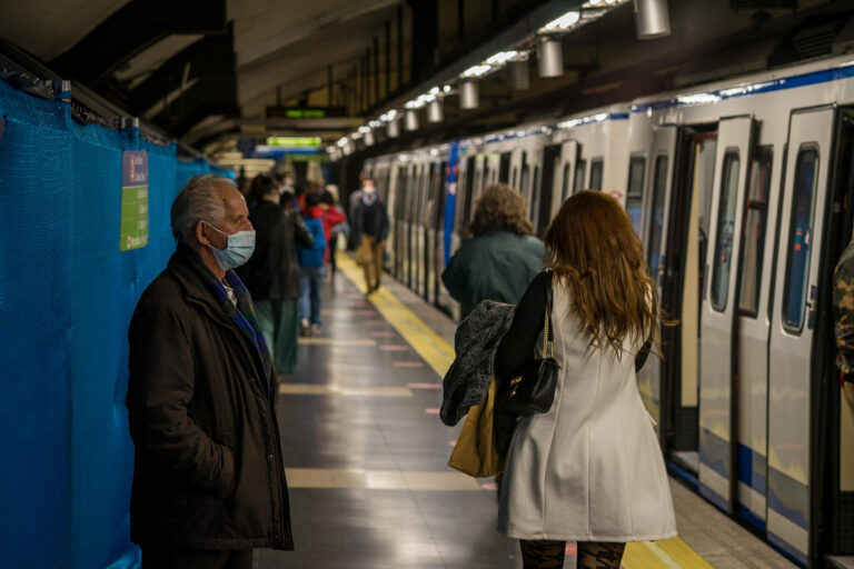 Fotografie della metro di Madrid di Wojciech Kębłowski.